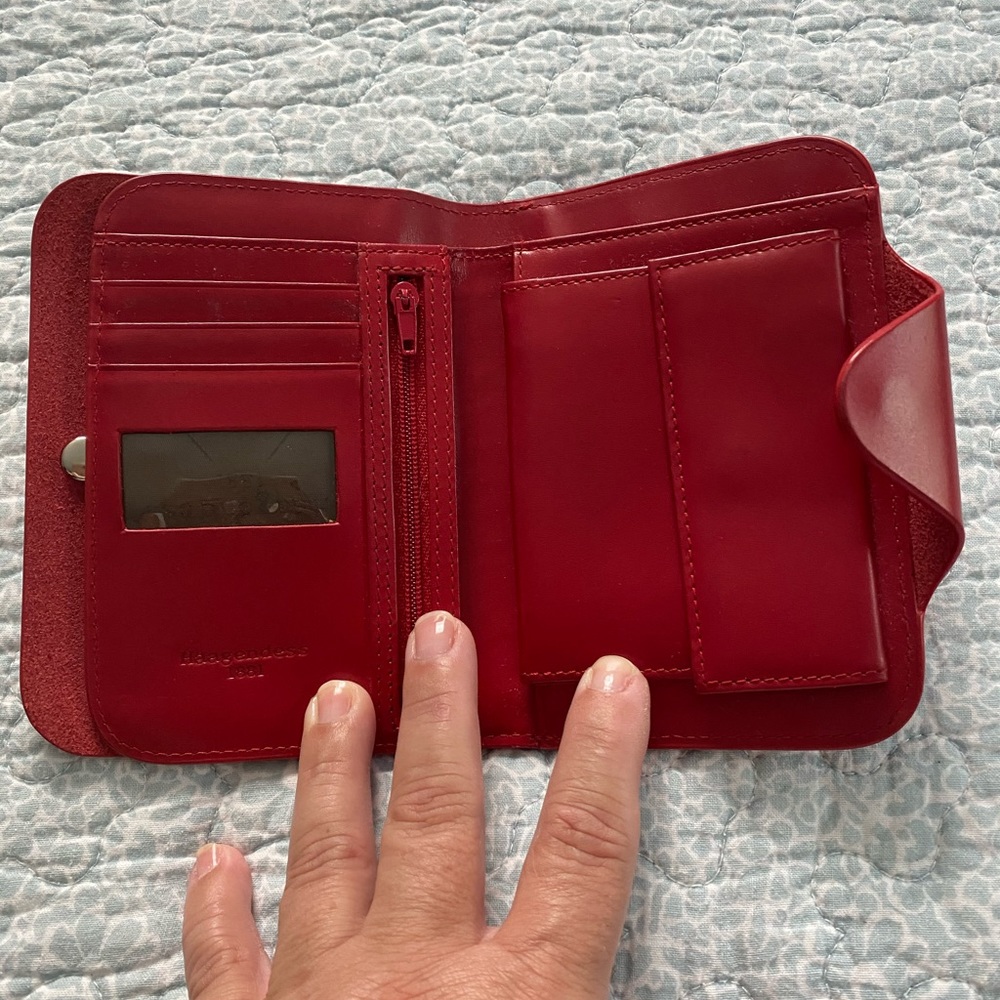 Beautiful Red Wallet - Picture 4 of 8